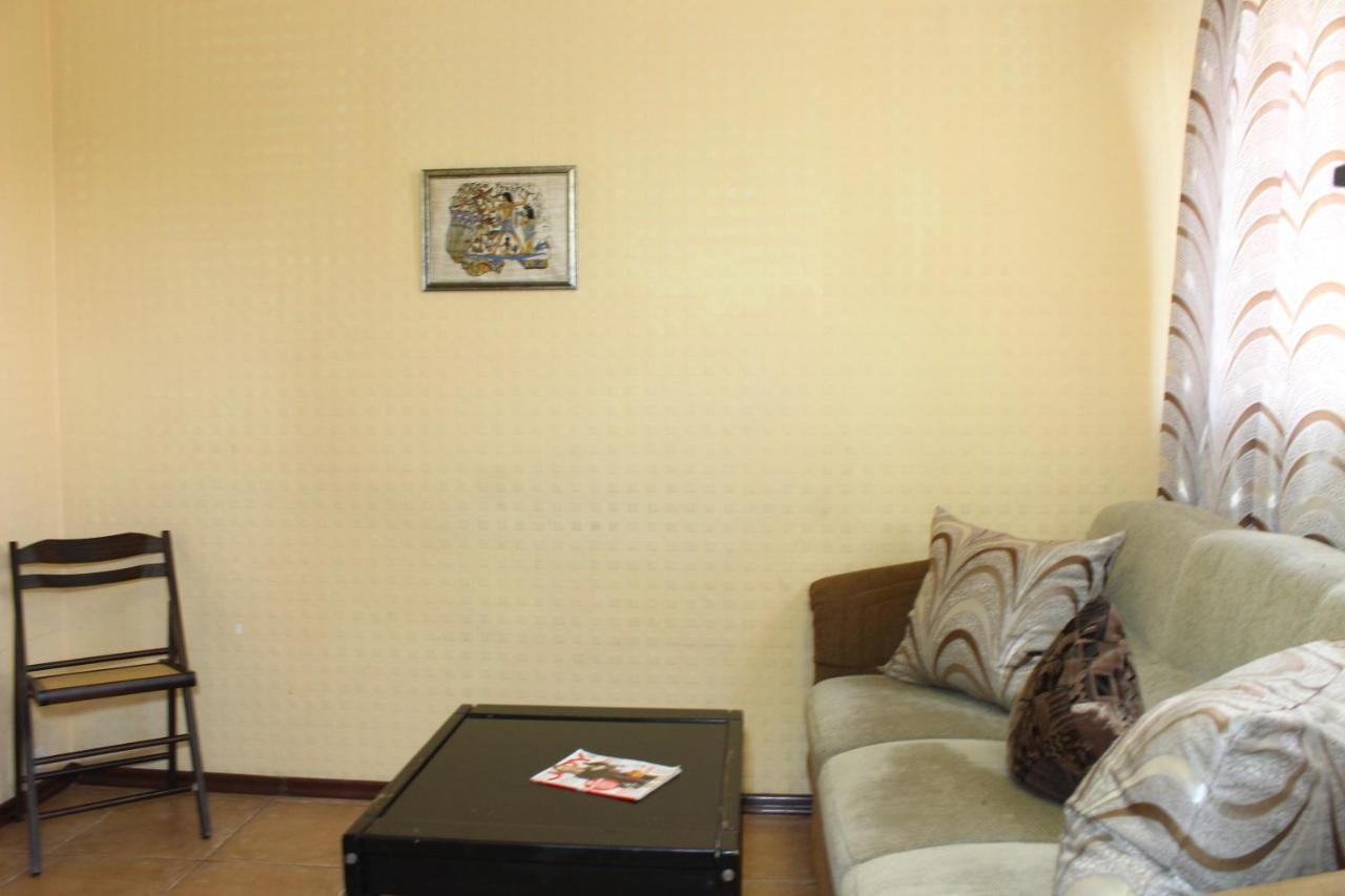 Two-Room Apartment Metro Levada Kharkov Luaran gambar