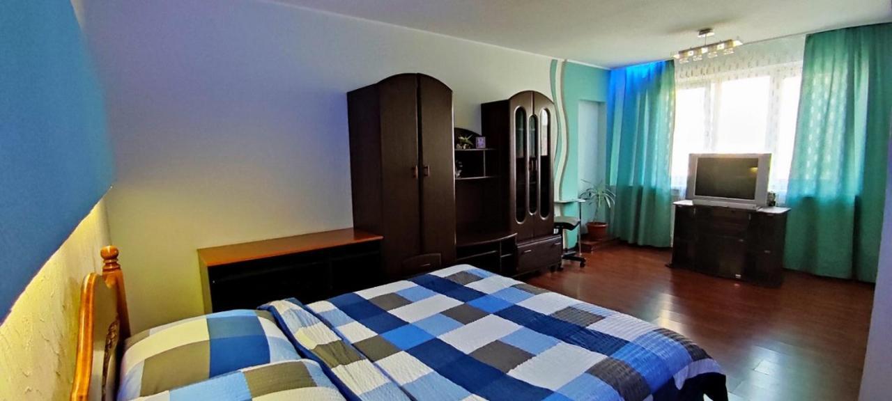 Two-Room Apartment Metro Levada Kharkov Luaran gambar